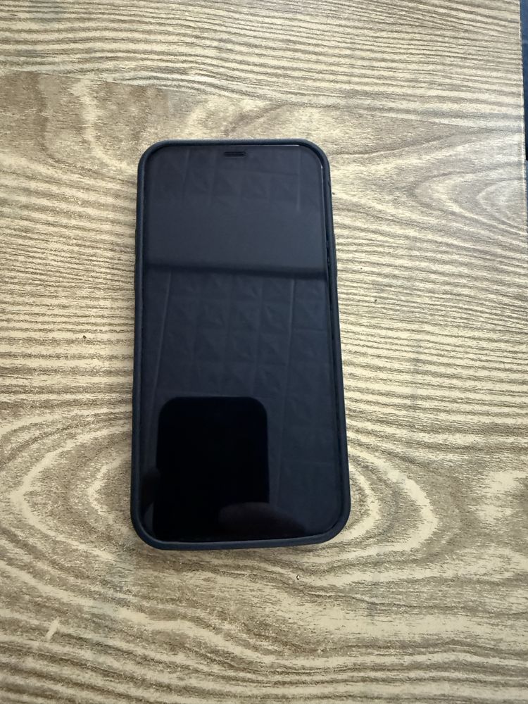 Продам IPhone 12 в отличном состоянии