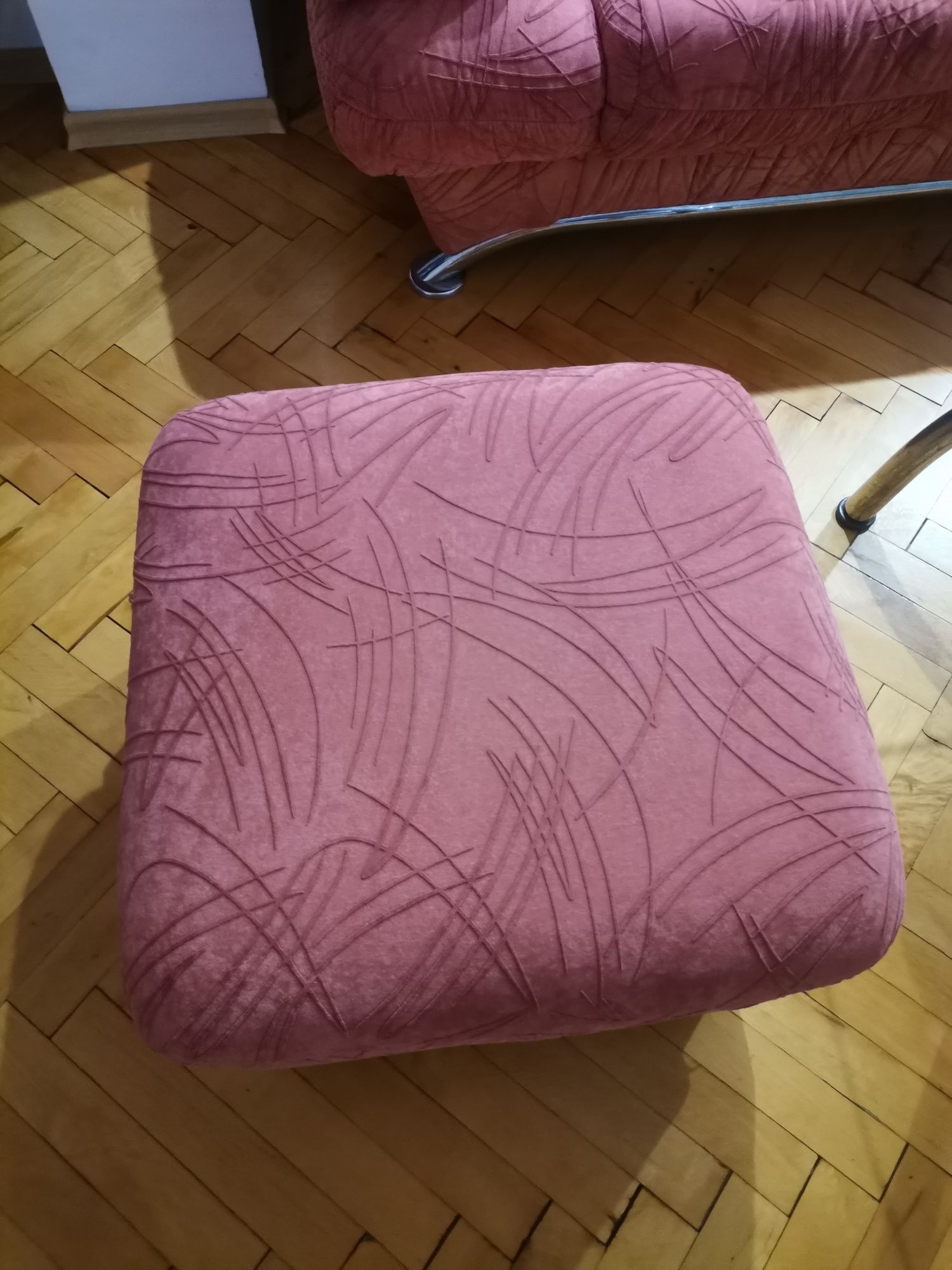 Продавам диван, фотьойл  и табуретка(комплект)