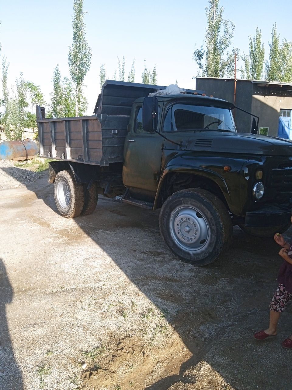 Zil salyarkada yuradi