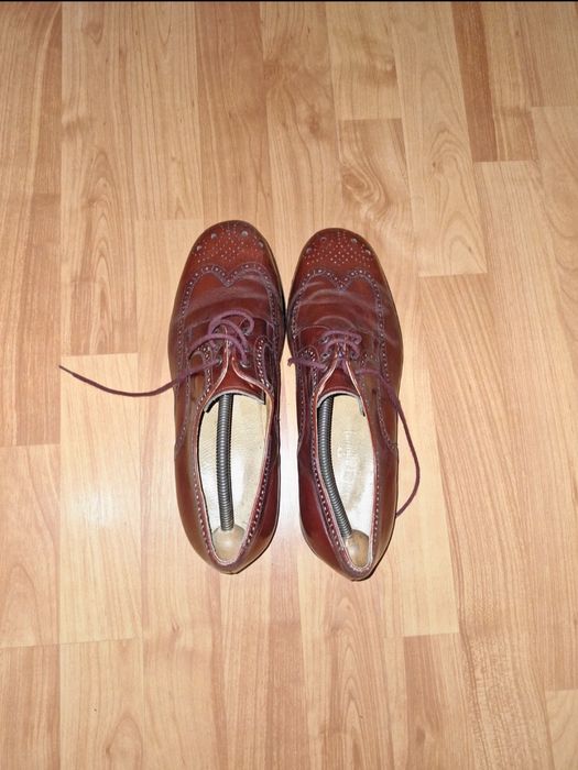 Pantofi din piele, Gloria