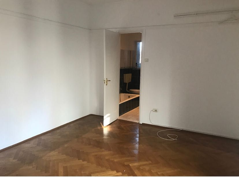 Direct proprietar Inchiriere apartament 3 camere zona Universitate