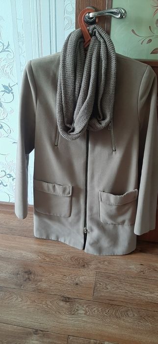 Продам демисезонное пальто!