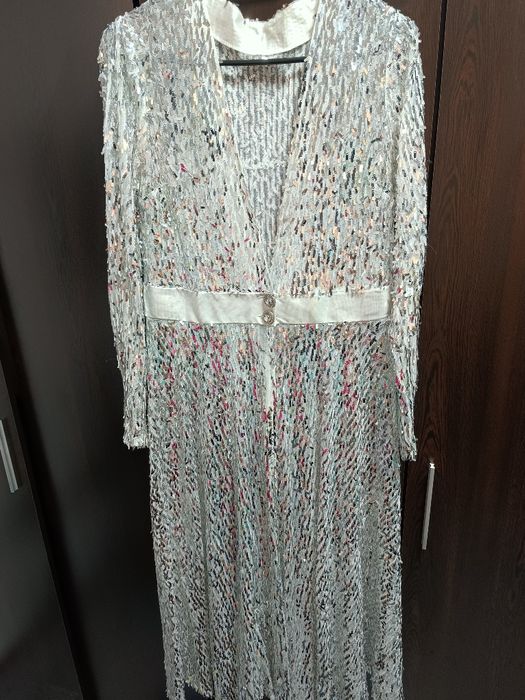 Rochie cu paiete și nasturi