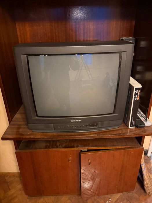 Телевизор Sharp.