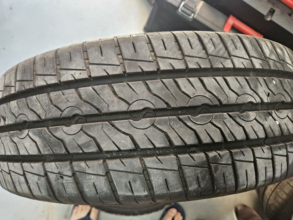 Vând anvelope 195/60/16c