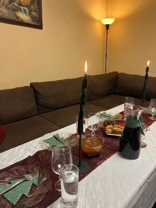 Голям диван в кафяв цвят