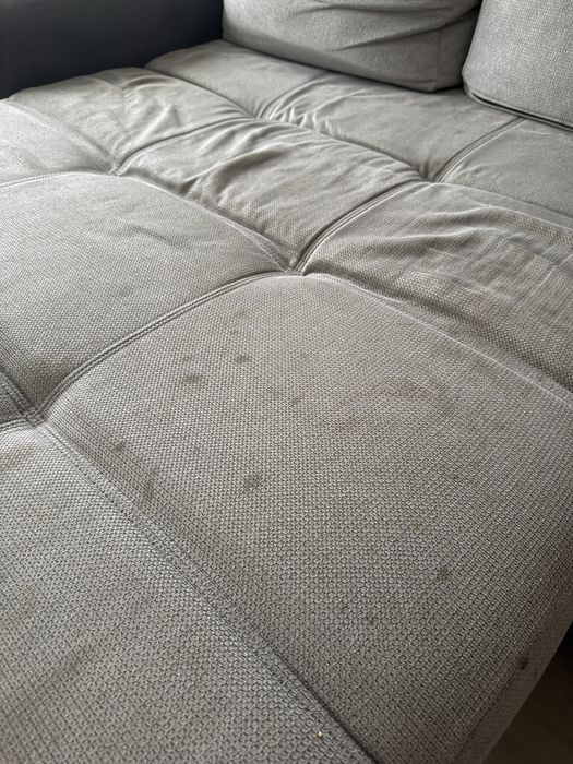 Canapea gri Mobexpert cu spatiu de depozitare si perne mici incluse