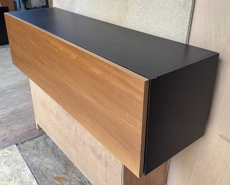 2 buc Dulap suspendat cu rafturi; Mic dulap Soldat cu etajere