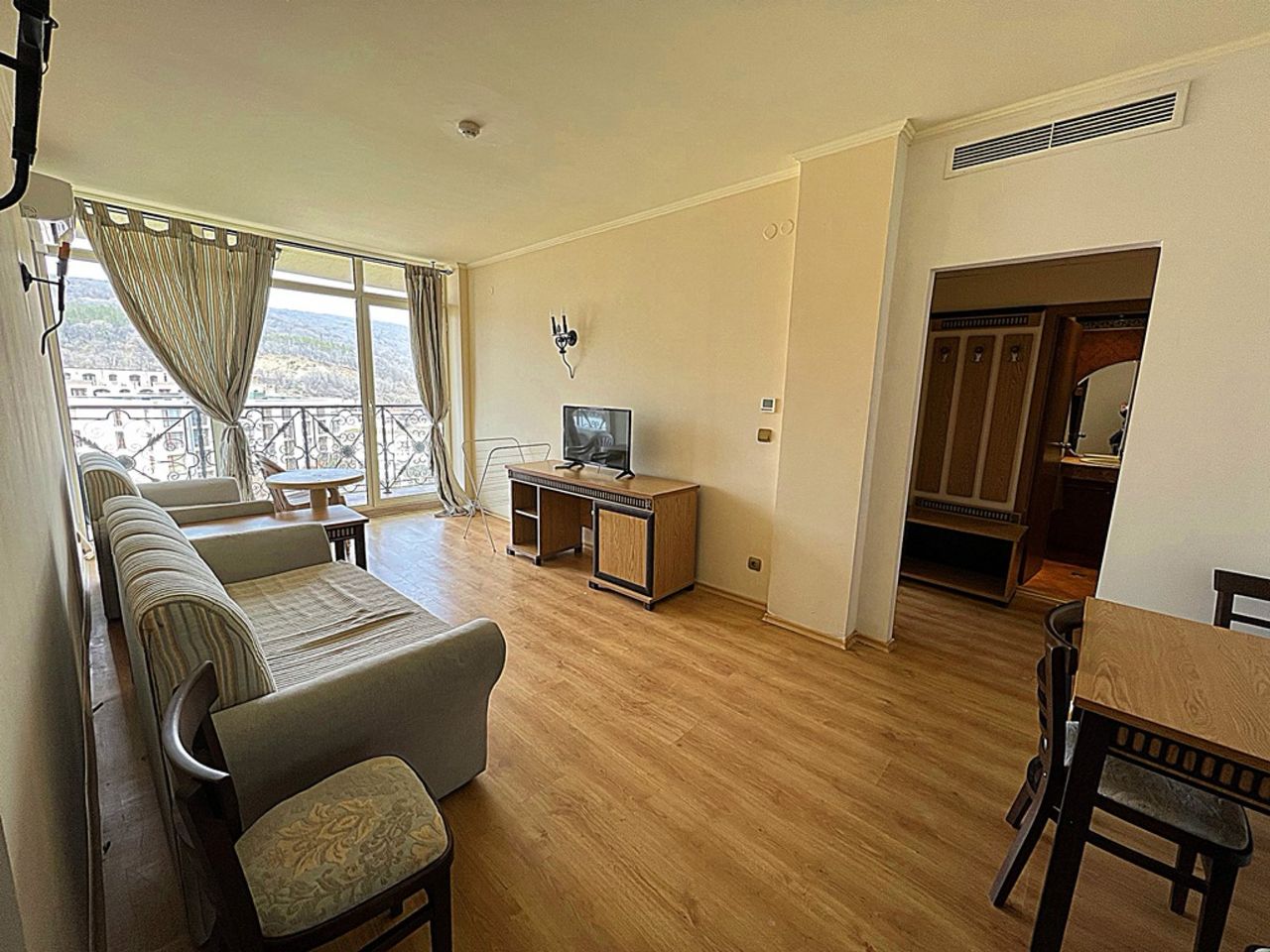 Продава се Двустаен апартамент в к.к. Елените - 64 кв.м за 665 €/кв.м - Снимка #3