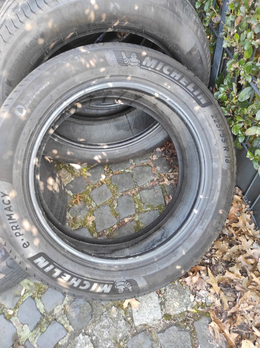 225/55/18 Michelin