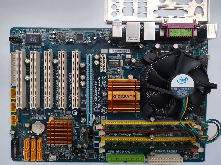 Дъно Gigabyte GA-P43-ES3G + Intel Pentium E6600 + охладител + 4GB DDR2