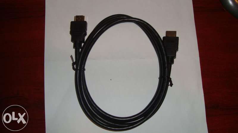 A/V, RGB, USB, захранващи и интернет кабели.