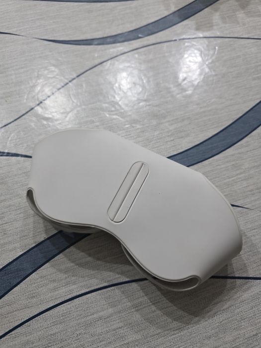 Продам кейс для Airpods Pro Max, белого цвета
