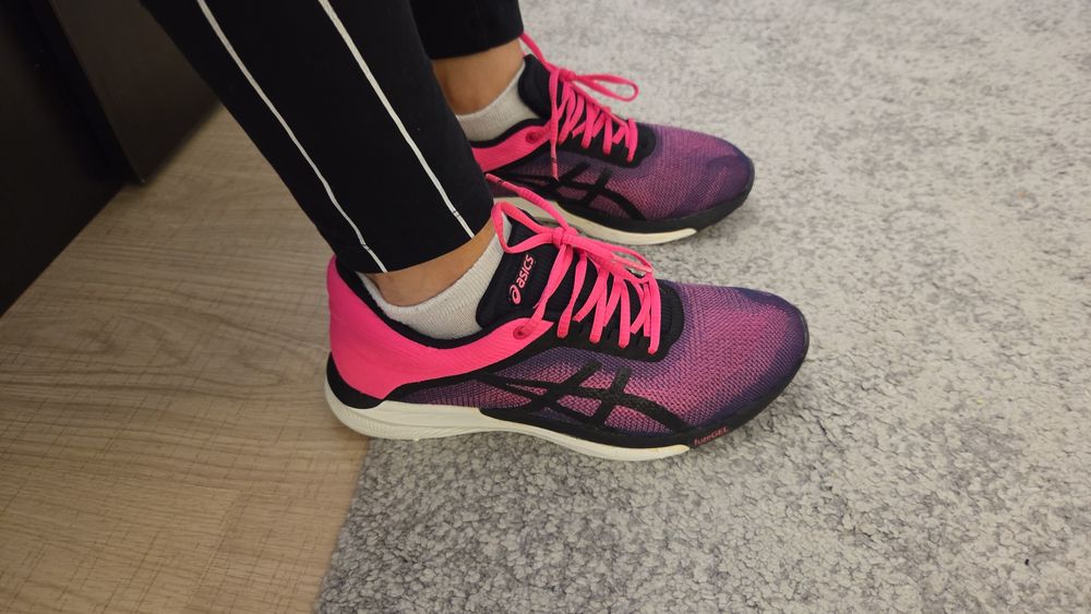 Adidasi Asics in stare foarte buna