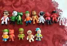 Vând 14 figurine stumble guys