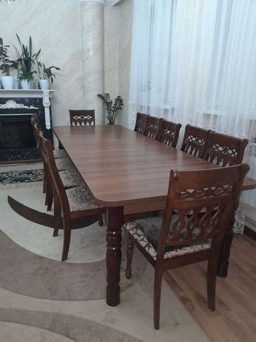 Стол со стульями