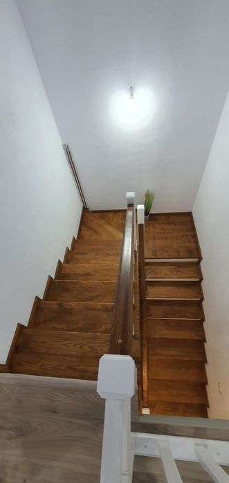 Executăm scări din lemn masiv