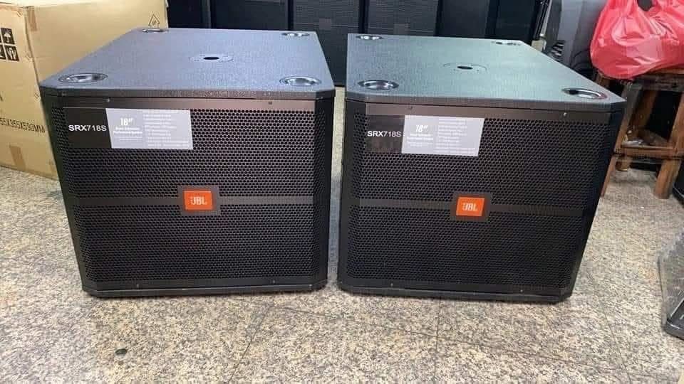 Сабвуфер JBL SRX718