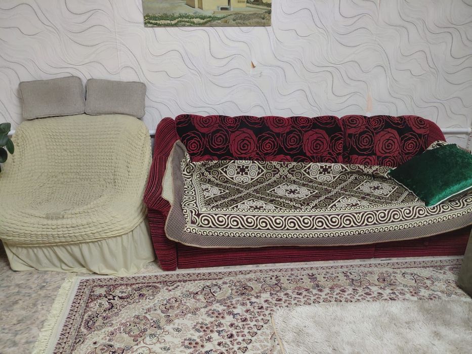 Отдам даром диван с 2 креслом