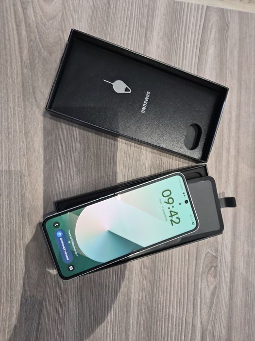 Samsung Z flip 6 512 GB in Garanție