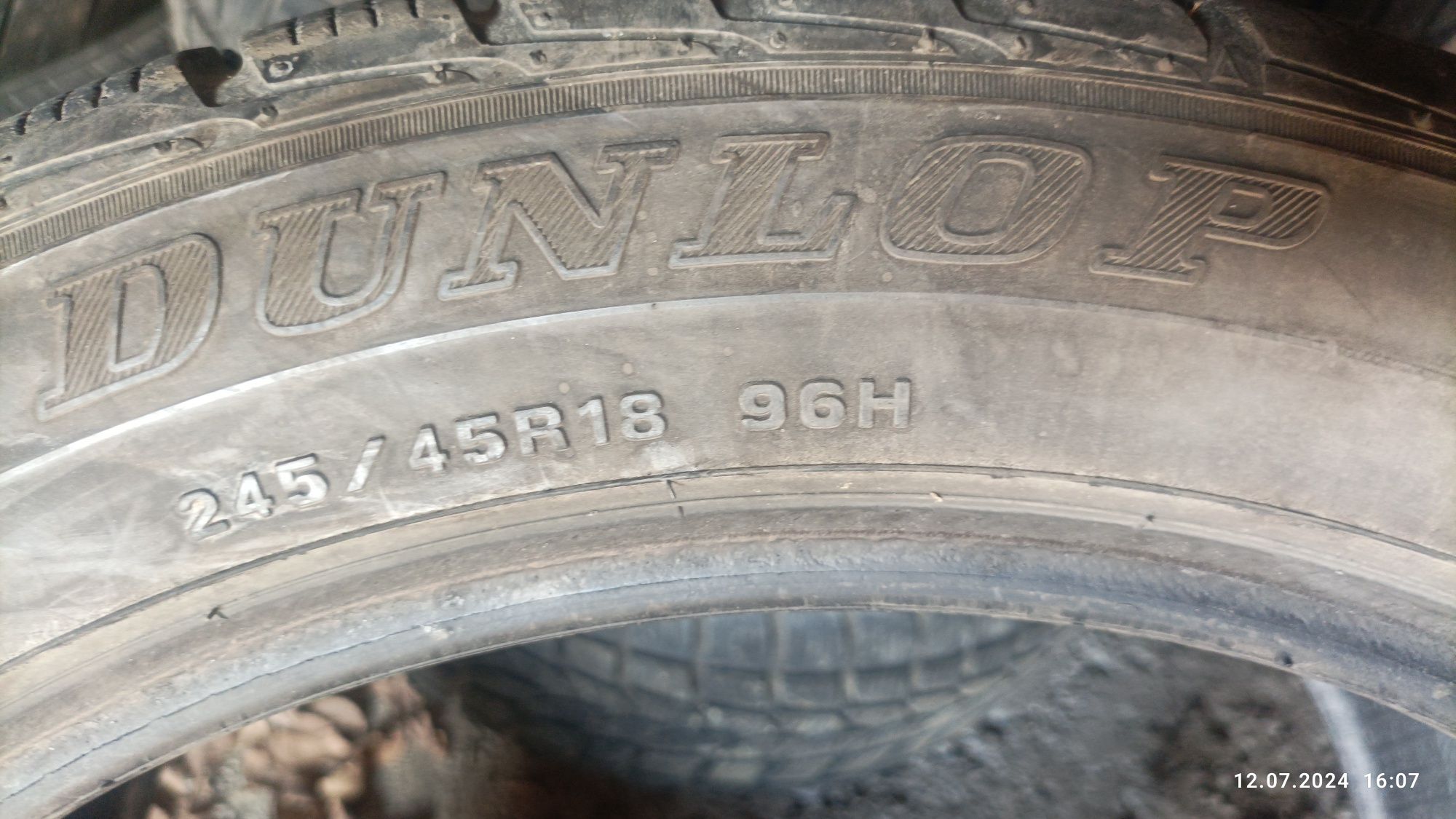 Срочно продам зимние шины R18 есть 3 комплект уточните