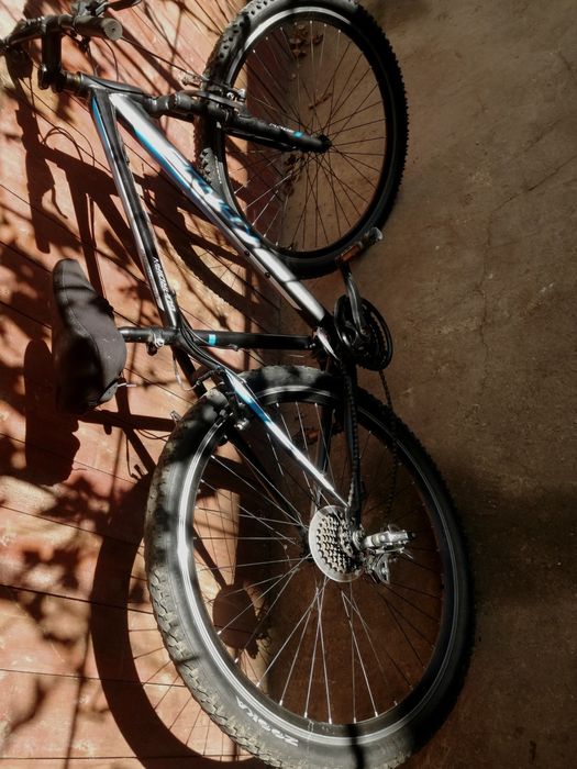 Vând Mountain Bike în stare buna nu răspund la mesaje va rog sunați.