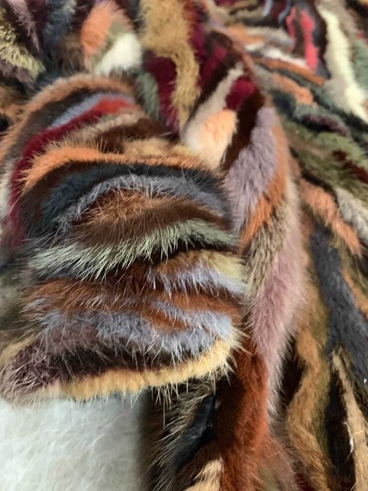 LUXURIANT! Sublima haina din vizon imperial ,vopsit.