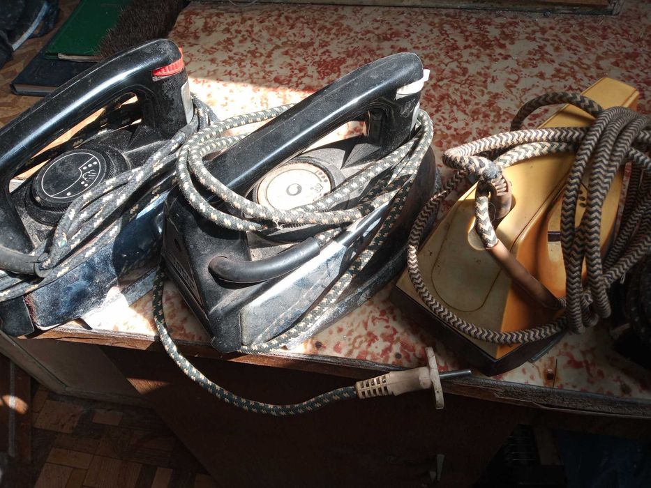 Стари Руски Електрически Ютии.