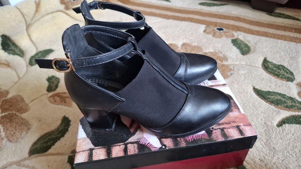 Tufli sotiladi 36 razmer