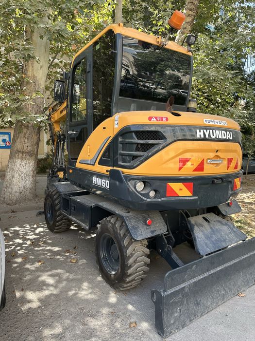 Ekskavator HYUNDAI. HW60