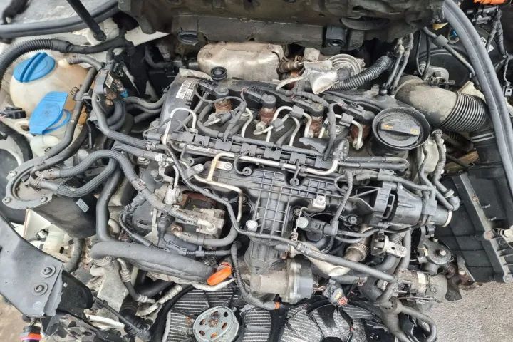 Dezmembrez VW Golf 6  motor 1.6tdi CAYC    cutie de viteze manuala 5+1 trepte kit ambreaj volanta dezmembrari piese turbo