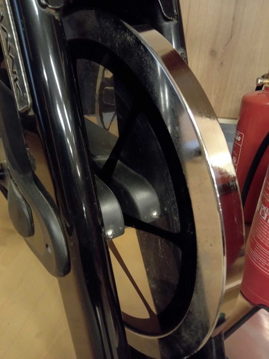 СПИН байк Tomahawk и лежанка за горна част гърди