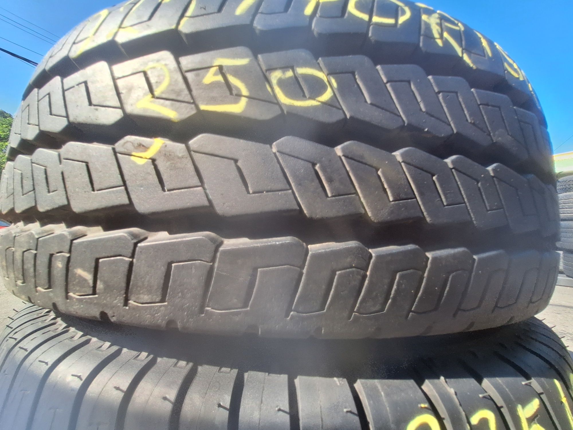 Câte 1 singura anv vara 225/70r15C Continental 235/65r16C Michelin