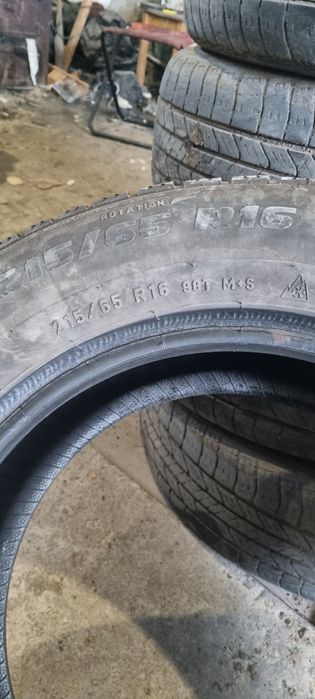 Продам 4 шины 215 65 р16