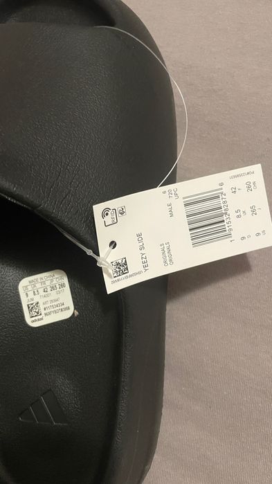 Slapi Adidas Yeezy, marimea 42, 26,5 cm, noi cu etichete crem si negri