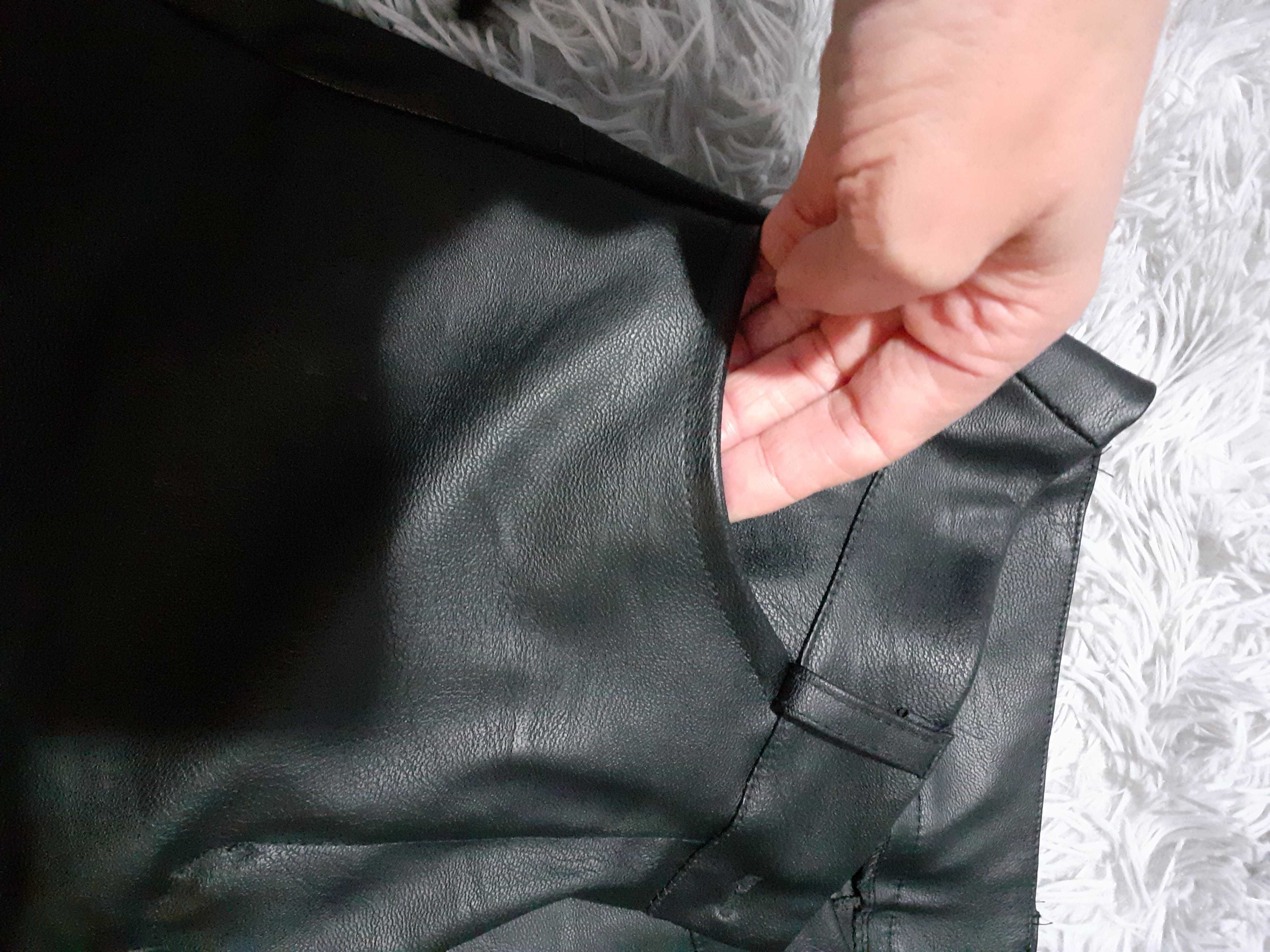 Pantaloni noi, piele eco, usor  elastici