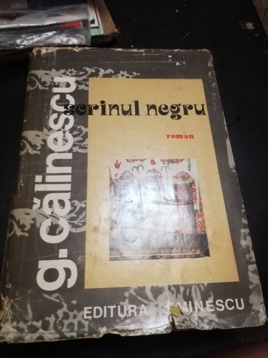 Scrinul negru, doua volume