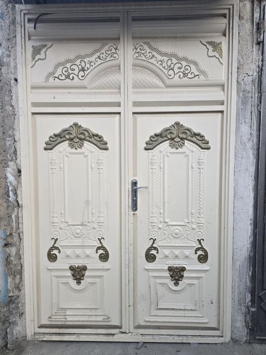 Eshik yangi dek srochna sotiladi