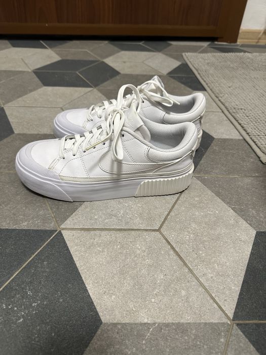 Дамски кожени кецове Nike