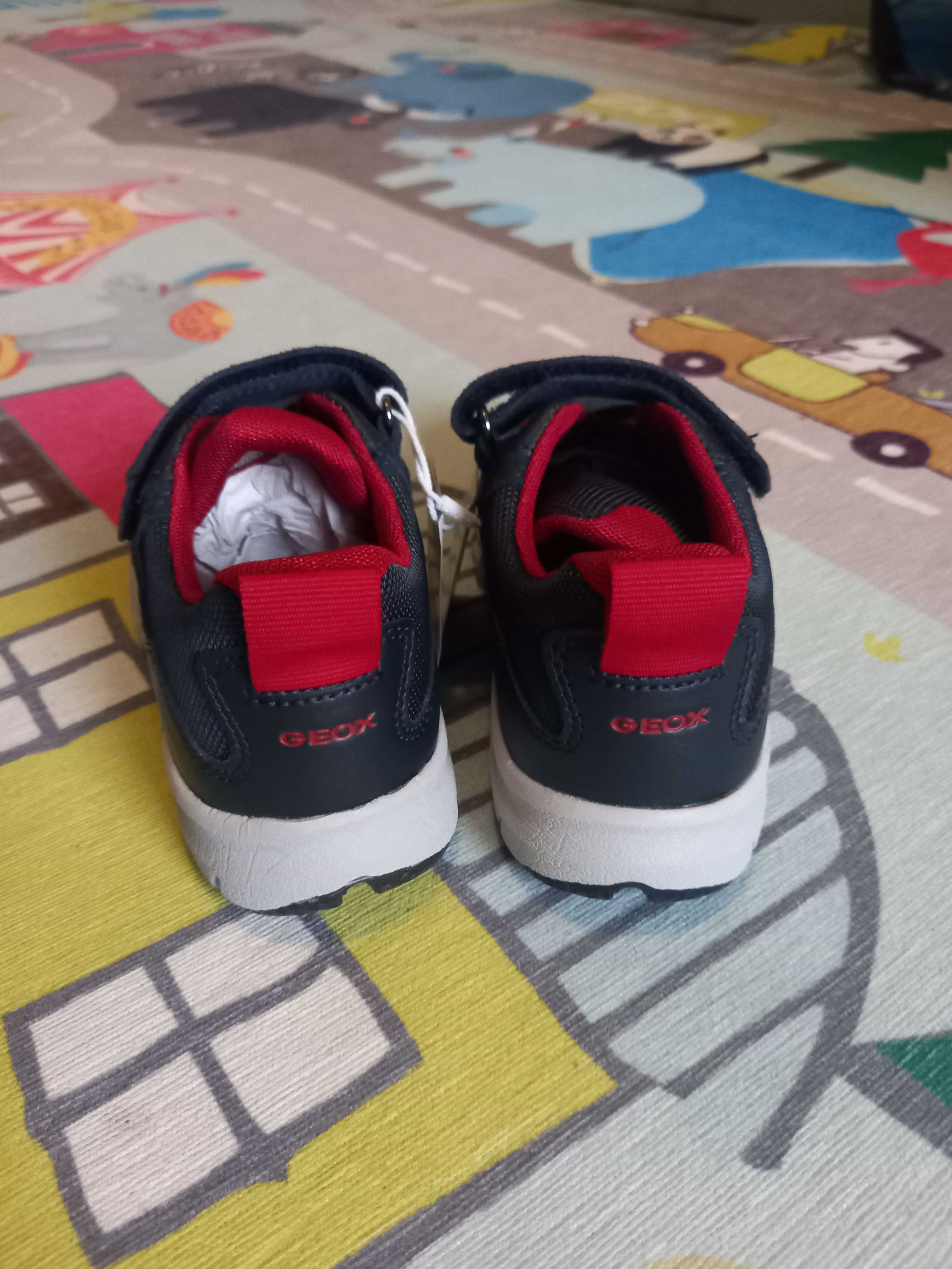 Детски обувки Geox размер 30 нови