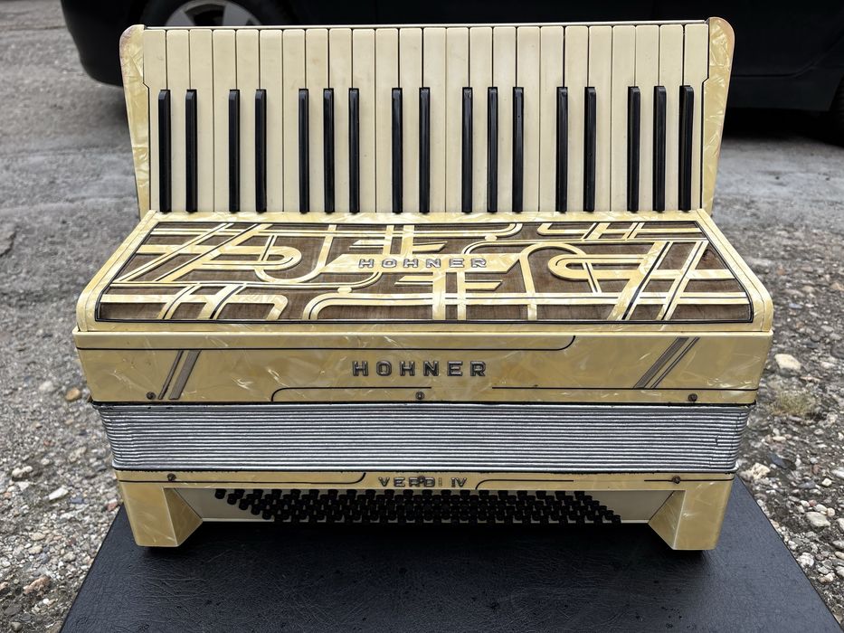 Acordoen Hohner Verdi 4 cu 120 de basi