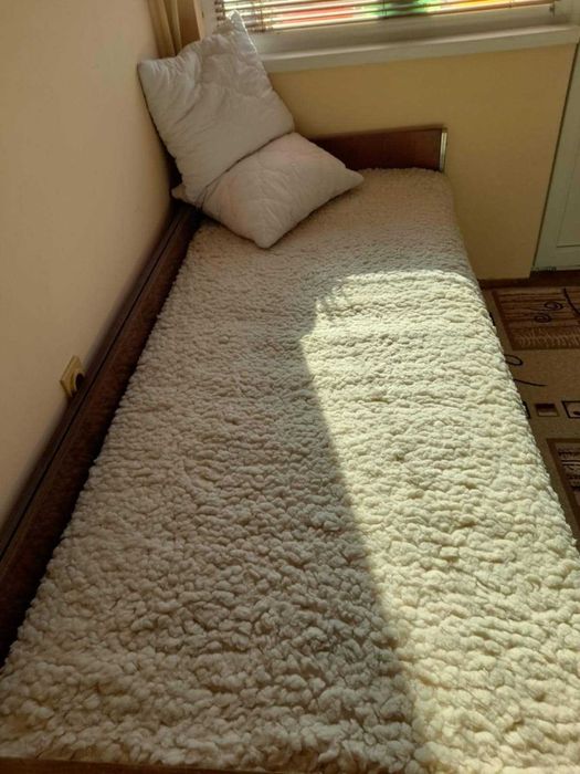 Холна гарнитура и единично легло