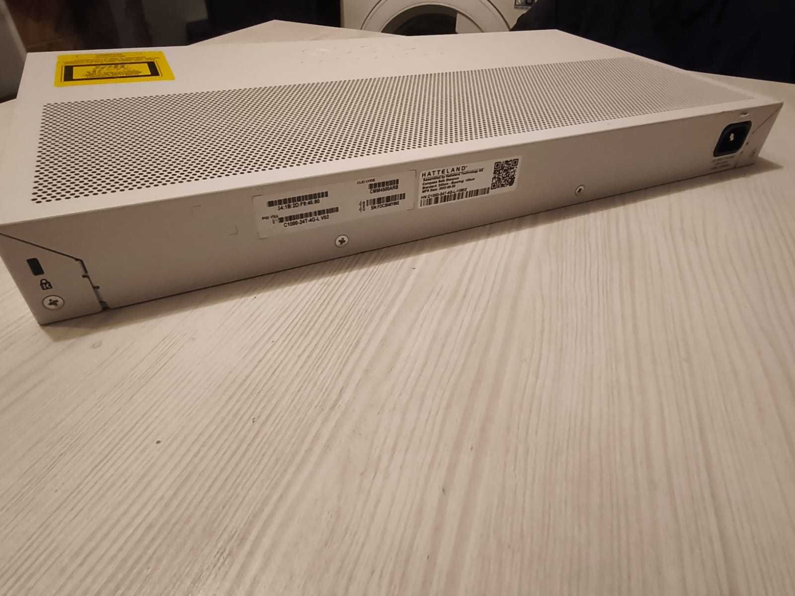 Switch Cisco Catalyst C1000-24T-4G-L, 24 porturi, 10/100/1000