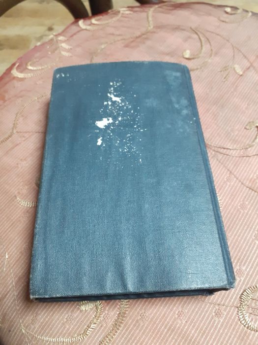 Стара  книга-Библия на свещеното  писание