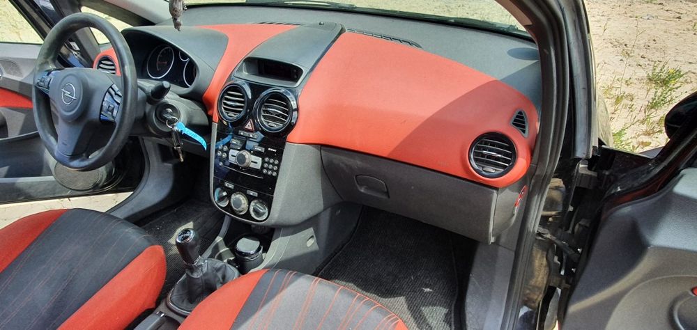 Plansa bord Opel Corsa D rosu cu negru