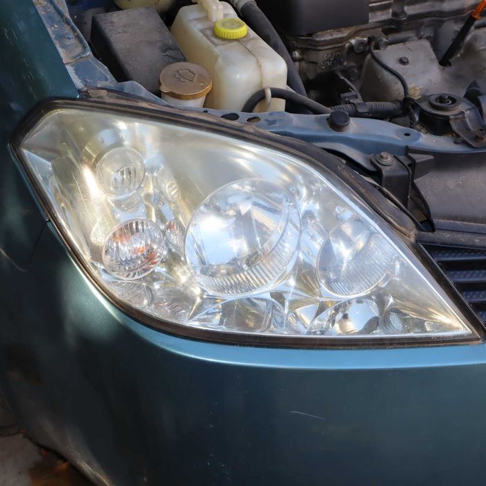 Десен фар за Нисан Примера 1.6 16в 109 к.с.2003 година.Р12