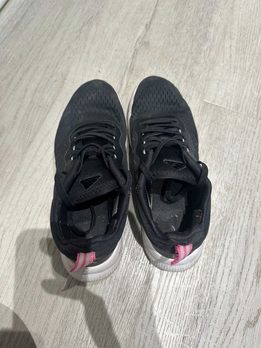 Маратонки Adidas  39 1/2