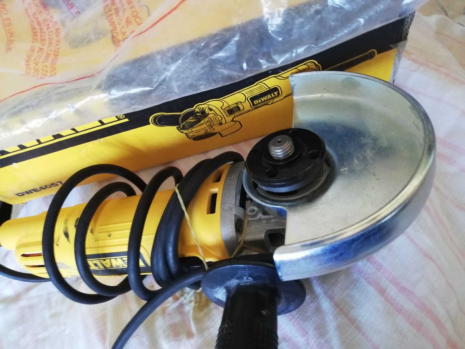 Продавам ъглошлайф DEWALT, DWE4057, 800W,125 мм