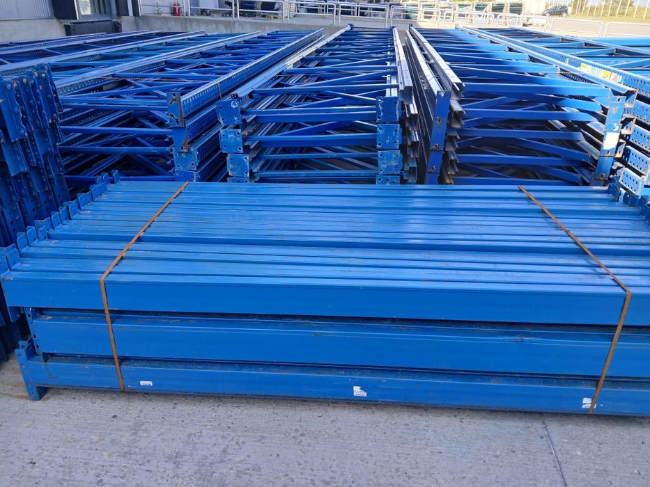 Avem rafturi de vânzare