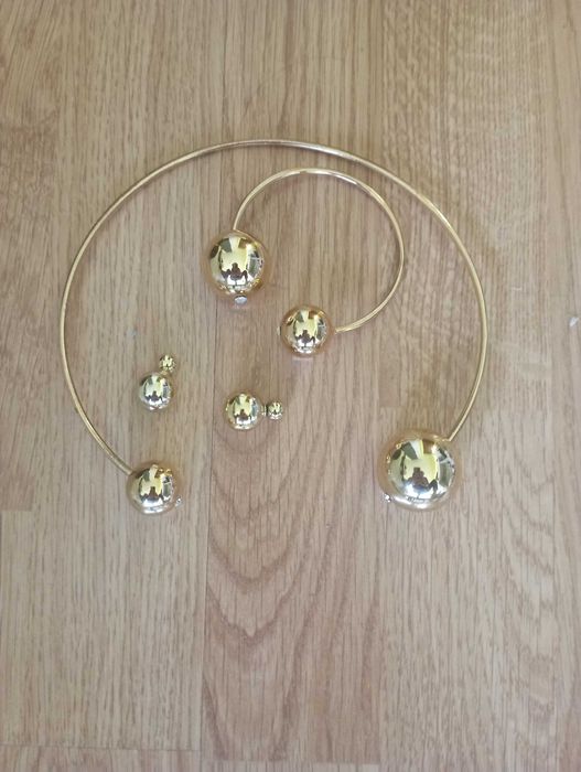 Готови стилни дамски комплекти бижута